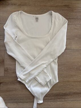 Sunday Best Ribbed Scoop Neck Long Sleeve Bodysuit - White